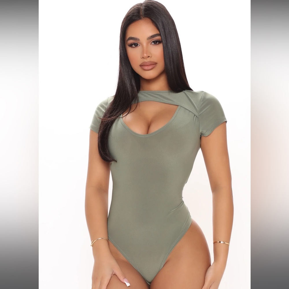 NWT “Cut loose” bodysuit